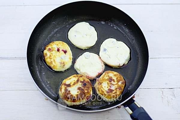 Пожарить сырники