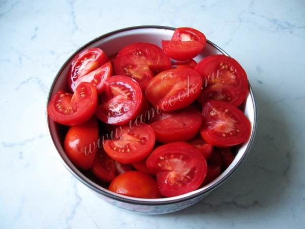 Помидоры в кастрюле