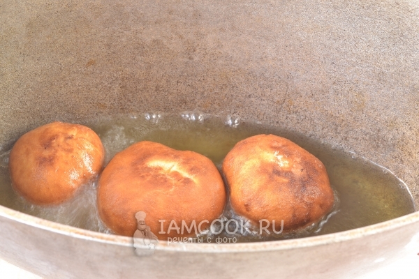 Обжарка пончиков с начинкой во фритюре