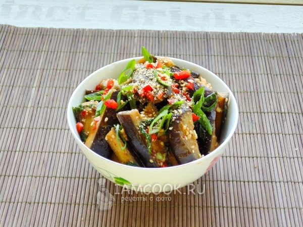 Готовые Gaji-namul или баклажаны по-корейски