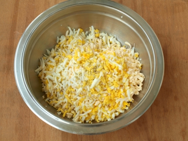 тертое куриное яйцо