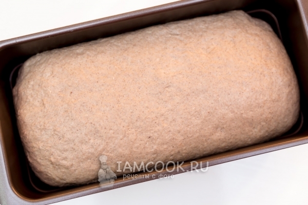 Выложить тесто в форму