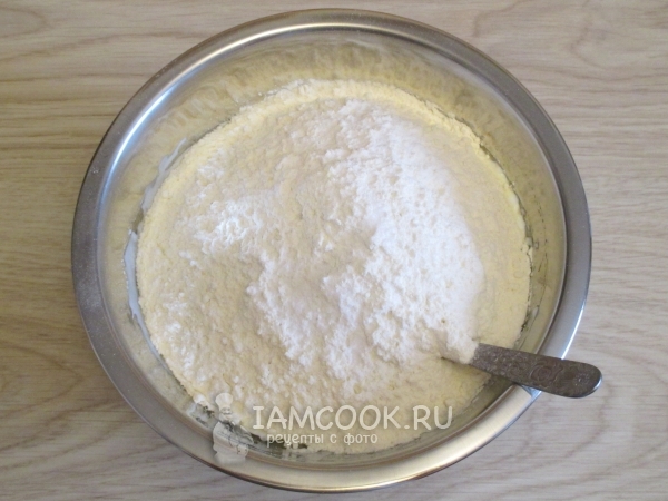 Добавить муку