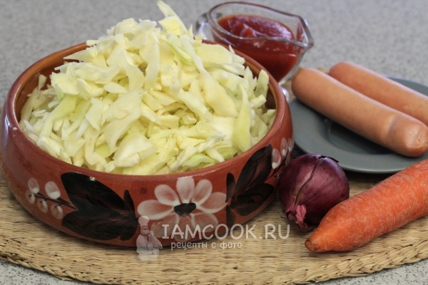 Ингредиенты для капусты с сосисками в мультиварке