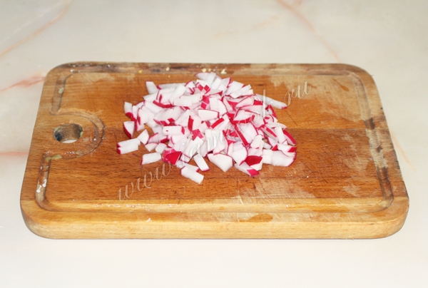 Порубленный редис для окрошки