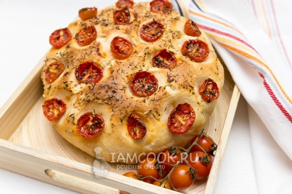 Фото фокаччи с черри и прованскими травами