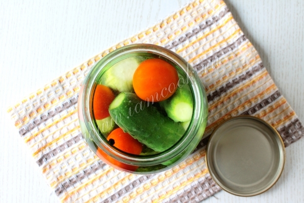 Огурцы с  помидорами