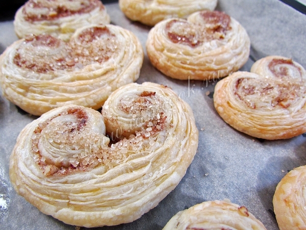 Готовое печенье ушки