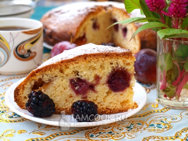Рецепт пирога с ежевикой и сливами на сметане