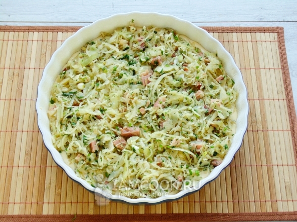 Выложить начинку на тесто