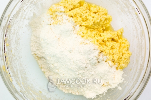 Всыпать муку