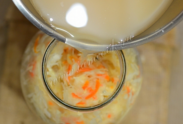 Залить капусту рассолом