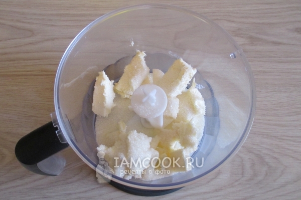 Взбить масло с сахаром