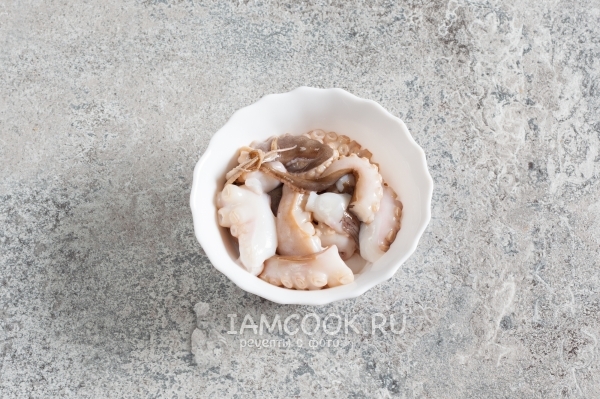 Подготовить осьминога и кальмара