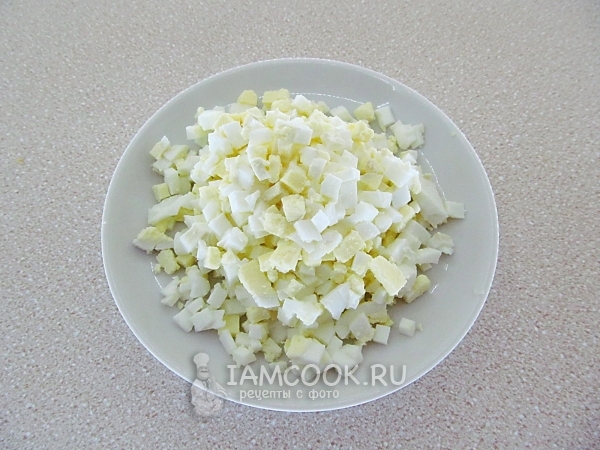 Порезать яйца