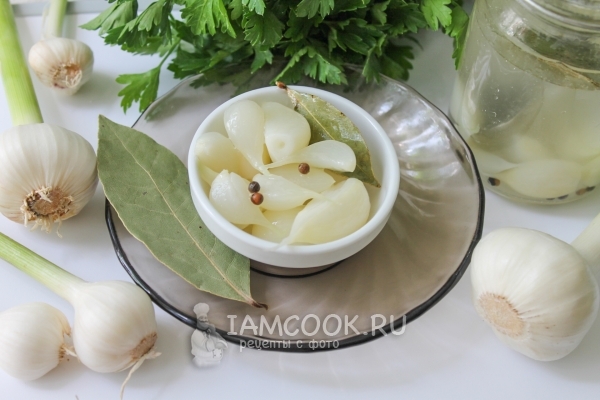 Фото маринованного чеснока на зиму
