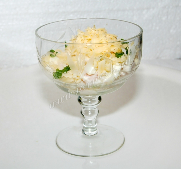 фото кальмарового салата с сыром