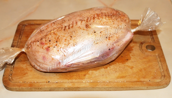 Утка в духовке в рукаве