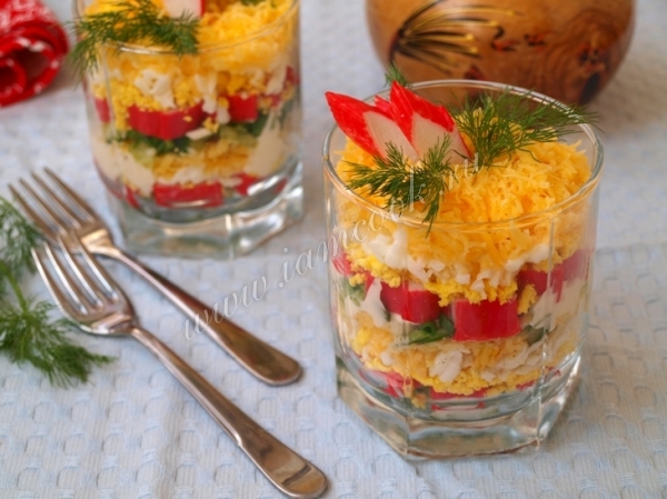 Рецепт салата с крабовыми палочками и огурцом