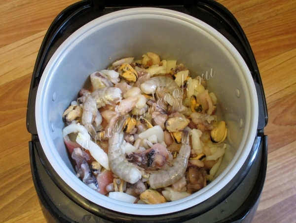 Выложить креветки