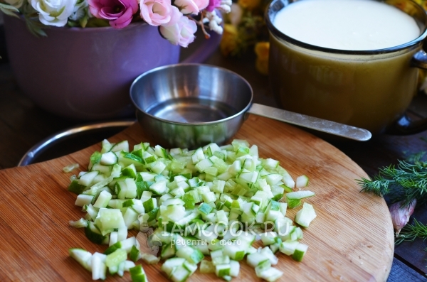 Порезать огурцы