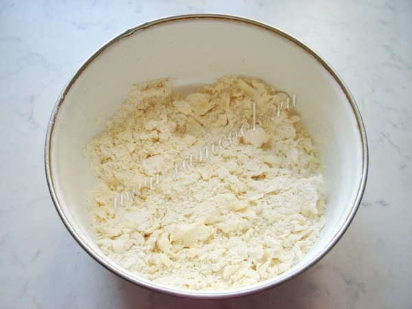 Готовим тесто для крекеров