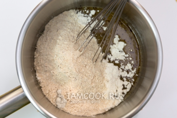 Всыпать муку