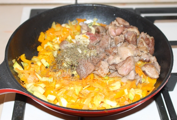 Тушение индейки с овощами, фото