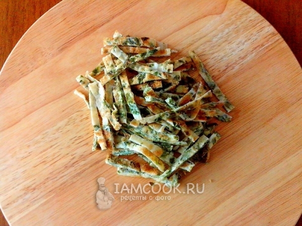 Порезать омлет