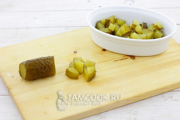 Порезать огурцы