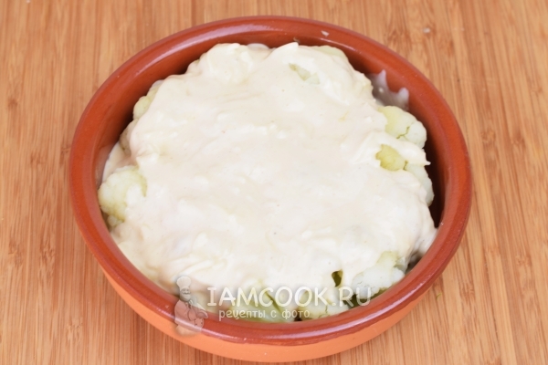 Полить капусту соусом