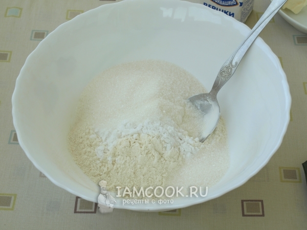 Смешать сухие ингредиенты для теста