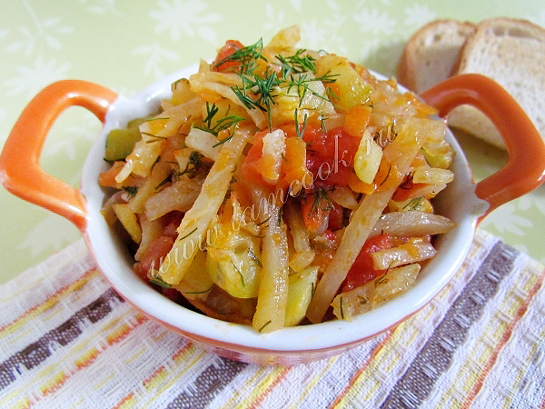 Тушеная капуста кольраби