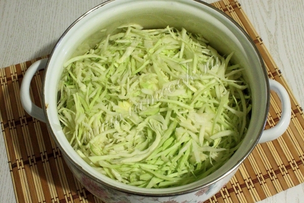 Капуста в кастрюле