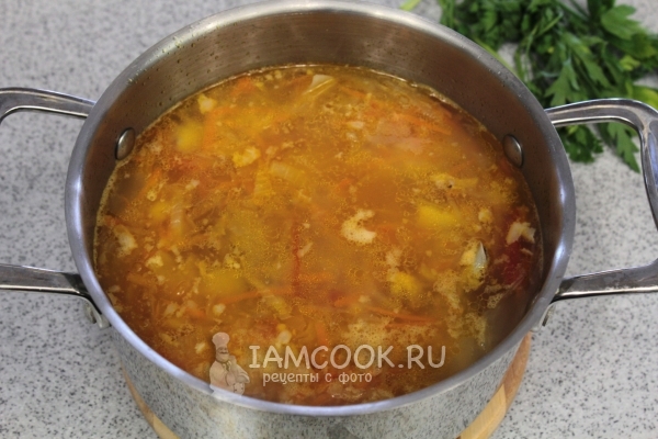Положить зажарку в суп