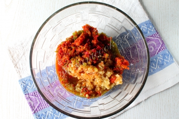 Перец с чесноком прокрученные