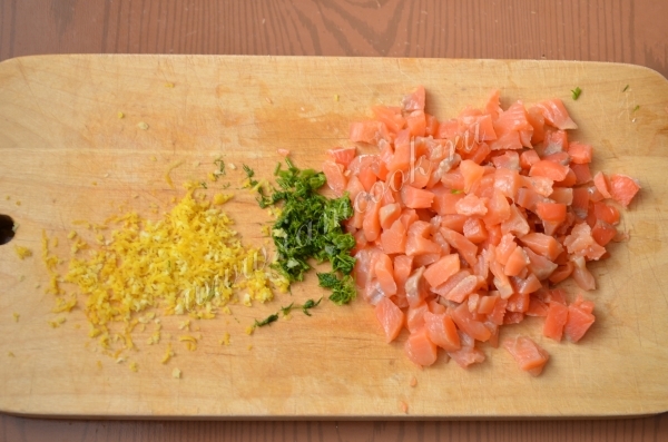 Цедра лимона, зелень, филе семги