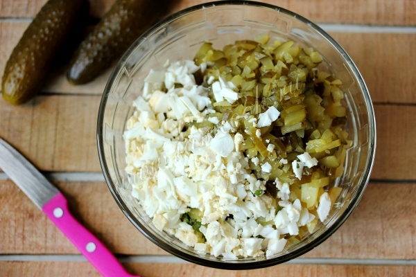 Соединить ингредиенты для салата