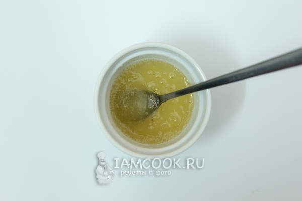 Растворить желатин в воде