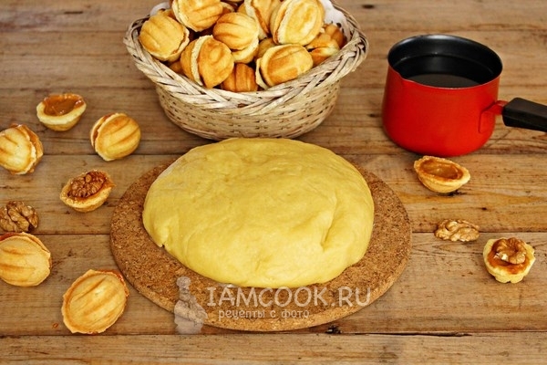 Фото теста для орешков со сгущенкой для орешницы