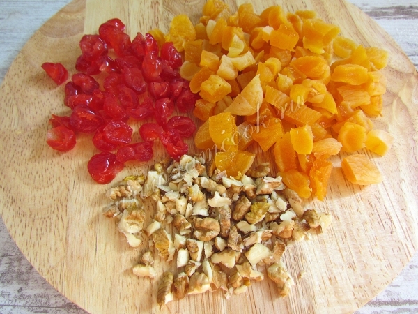 Сухофрукты и орехи