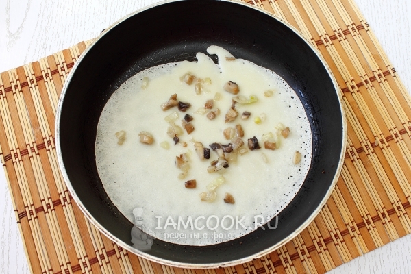 Блин с грибами