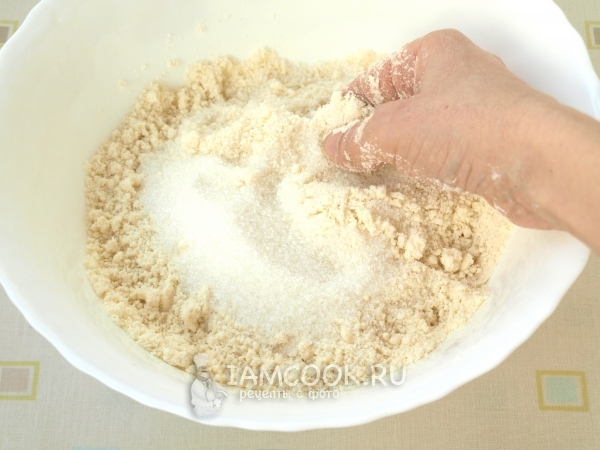 Насыпать сахар