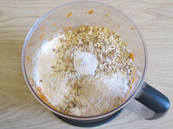 Добавить овсяные хлопья