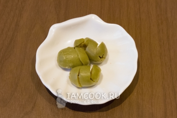 Режем оливки