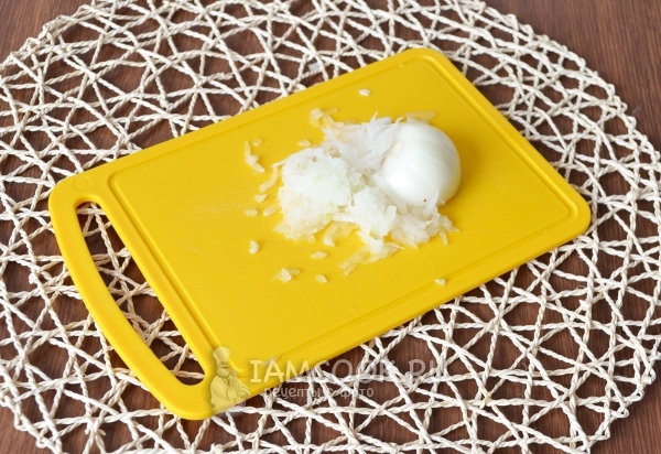 Нарезать лук