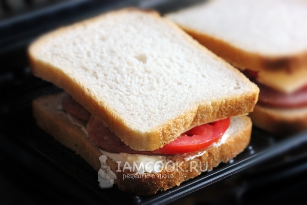 Накрыть бутерброд куском хлеба