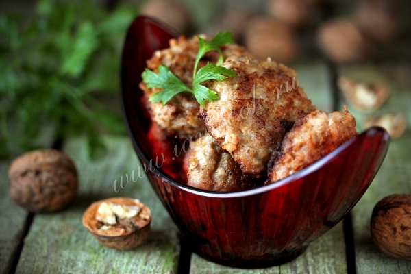 Котлеты из куриного филе с грецкими орехами