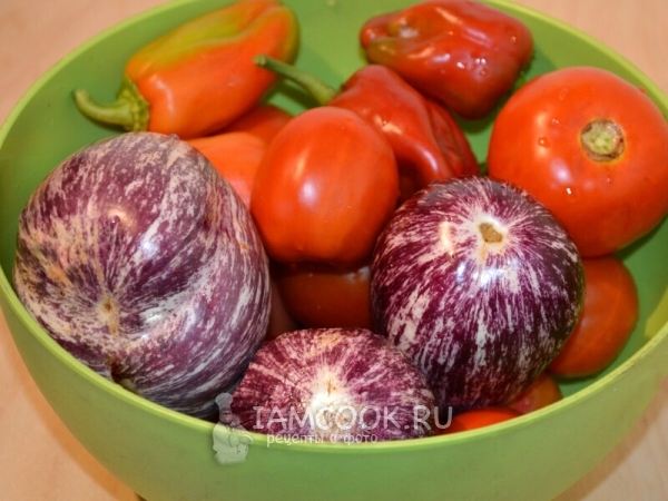 Ингредиенты для болгарской лютеницы на зиму