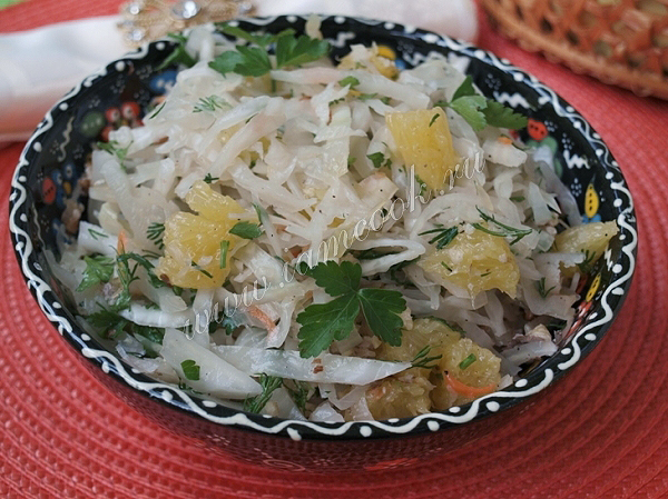 Готовим салат с квашеной капустой и апельсином